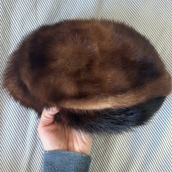 Real Siberian mini fur vintage hat, this is amazingh vintage size small hat, - Picture 2 of 6